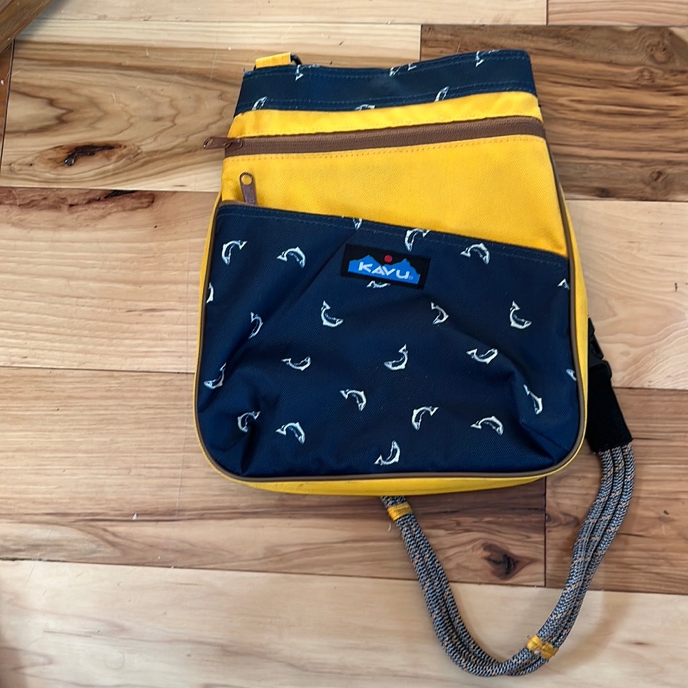 Kavu bagaroo fly fish cross bag.